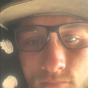 Meet your Posher, Simon